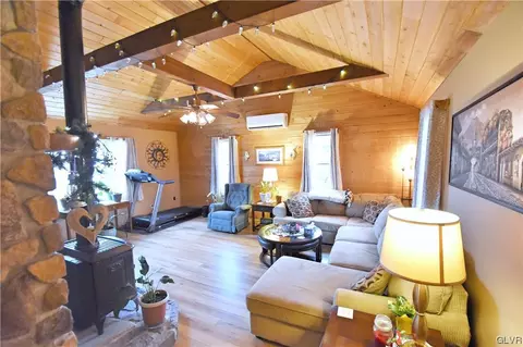 433 Alpha Rd, Wind Gap, PA 18091 photo 14