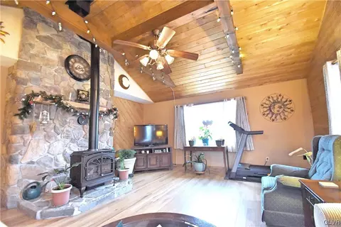 433 Alpha Rd, Wind Gap, PA 18091 photo 16