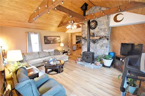 433 Alpha Rd, Wind Gap, PA 18091 photo 15