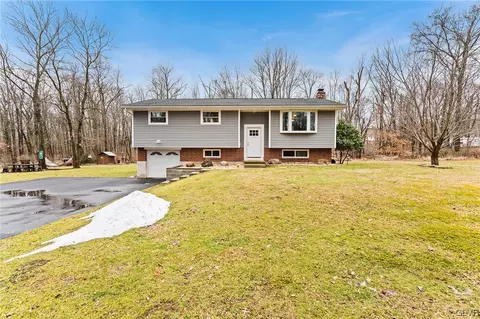 561 Center St, Wind Gap, PA 18091