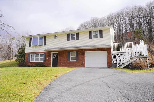 6651 Oak Dr, Slatington, PA 18080