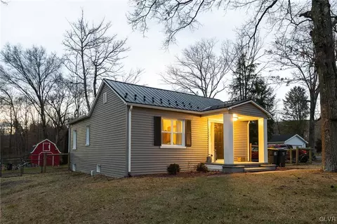 4282 W Mountain View Dr, Walnutport, PA 18088