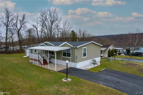 67 Stacey Dr, Walnutport, PA 18088