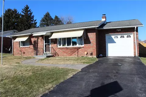 1033 Karoly St, Freemansburg, PA 18017