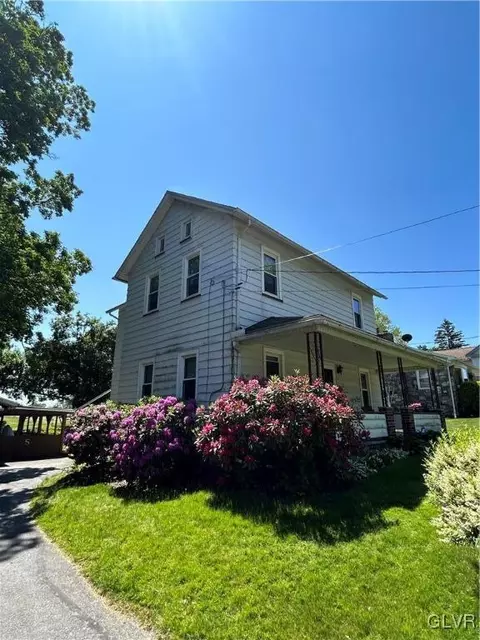 649 S Delaware Dr, Mount Bethel, PA 18343
