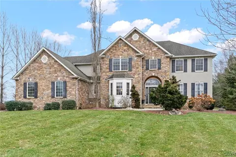 4563 Oakwood Ln, Nazareth, PA 18064