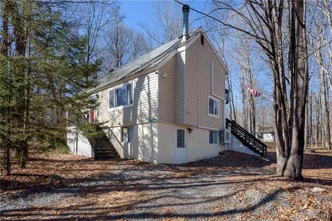 4108 Winona Dr, Coolbaugh Twp, PA 18347