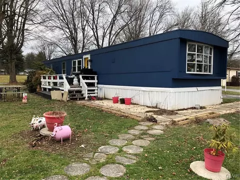 8771 Breinig Run Cir, Breinigsville, PA 18031