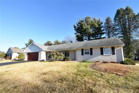 6054 Club House Ln, Wescosville, PA 18106