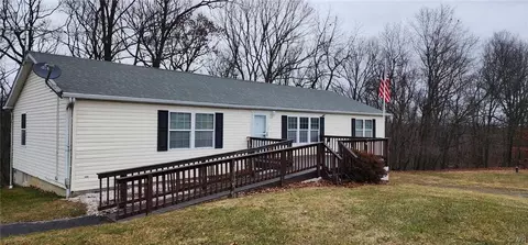 8863 Canaris Dr, Kempton, PA 19529