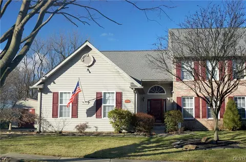 6091 Timberknoll Dr, Macungie, PA 18062