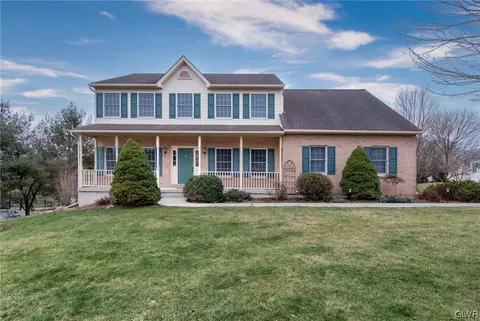 1864 Amelia Ct, Hellertown, PA 18055