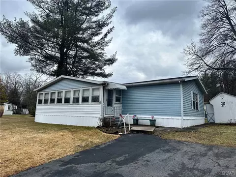 12 Walnut Ln #380, Quakertown, PA 18951