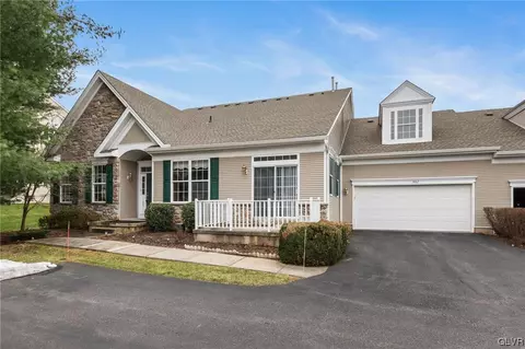 1882 Gregory Pl, Hellertown, PA 18055