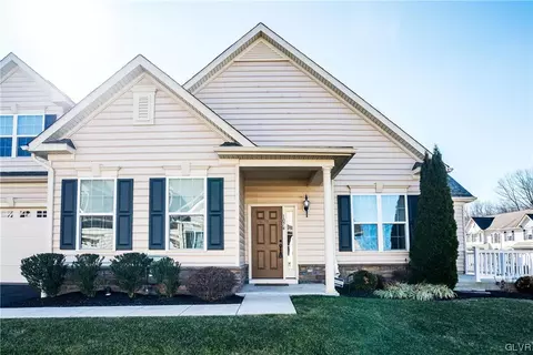 1074 Arbour Ln, Quakertown, PA 18951