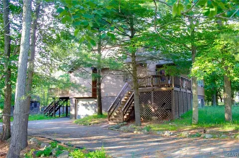 8250 Natures Dr, Coolbaugh Twp, PA 18466