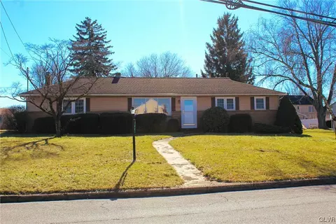 700 Apple Blossom Rd, Forks Twp, PA 18040