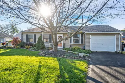 15 El Reno Ave, Nazareth, PA 18064