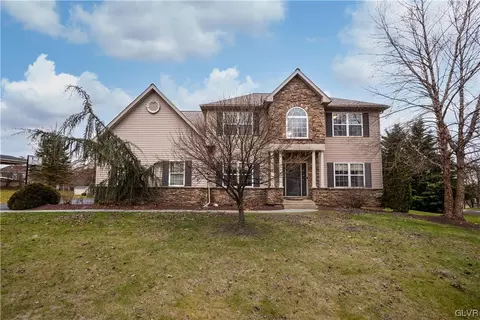 2382 Burgundy Dr, Macungie, PA 18062