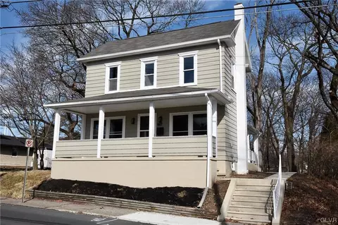 887 Market St, Bangor, PA 18013