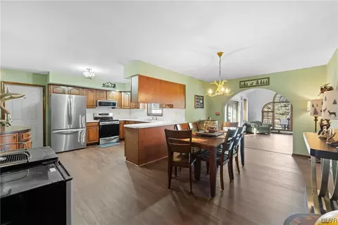 5630 Chenango Dr, Bethlehem, PA 18017 photo 11