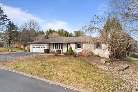 5630 Chenango Dr, Bethlehem, PA 18017 photo 3