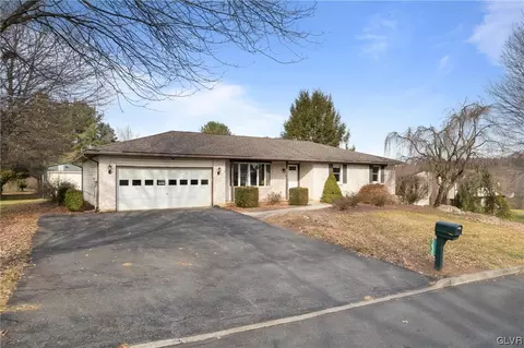 5630 Chenango Dr, Bethlehem, PA 18017 photo 2