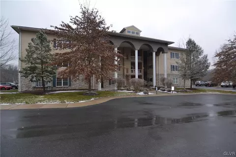252 N Walnut St #305, Bath, PA 18014