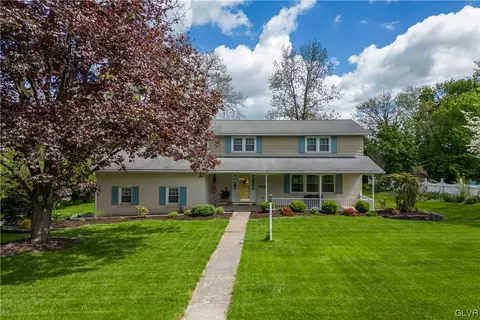 5097 Fairlawn Rd, Saucon Twp, PA 18034