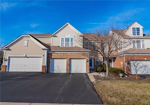 5261 Blue Sky Dr, South Whitehall Twp, PA 18069