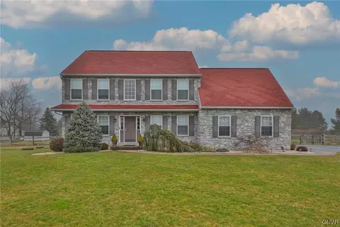 1038 Bushkill Center Rd, Nazareth, PA 18064