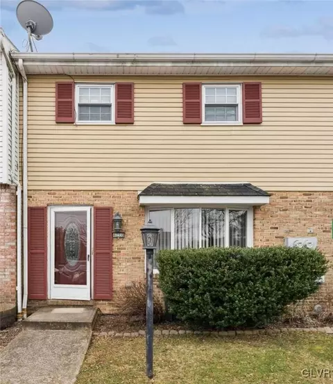 4228 Mohican Dr, Schnecksville, PA 18078