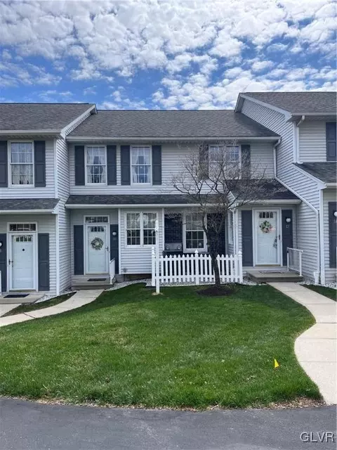 10 Lawnherst Ct, Palmer Township, PA 18045
