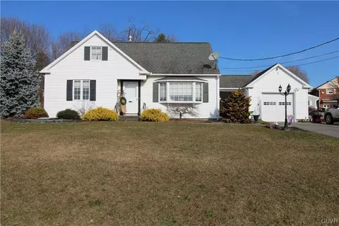 111 Hillendale Ave, Nazareth, PA 18064