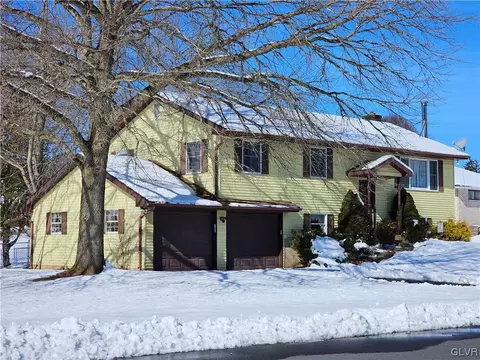 2200 Meadow Lane Dr, Forks Twp, PA 18040