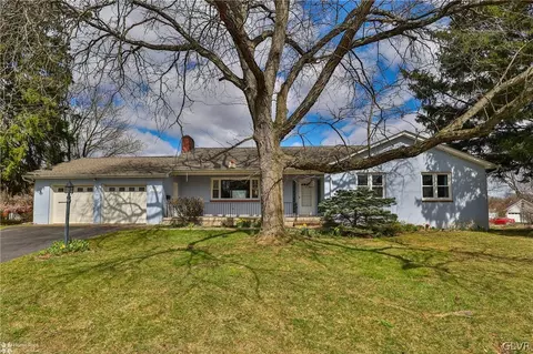 2707 Broad St, Palmer Township, PA 18045