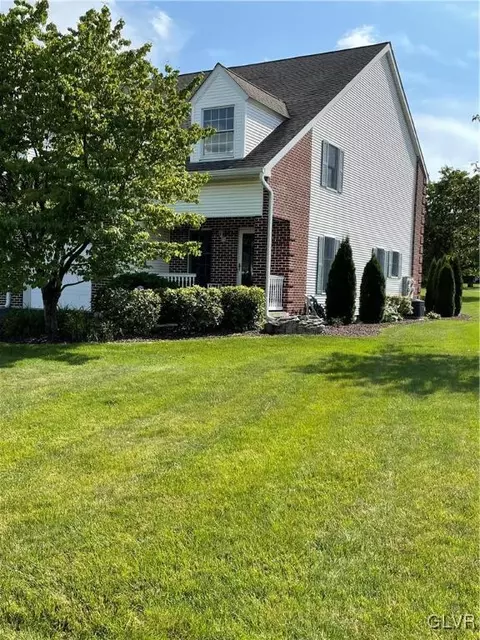 4400 Rosebay Ct W, Bethlehem, PA 18020