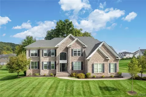 6231 Blue Belle Dr, Saucon Twp, PA 18034