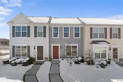 8364 Saylor Ct, Breinigsville, PA 18031