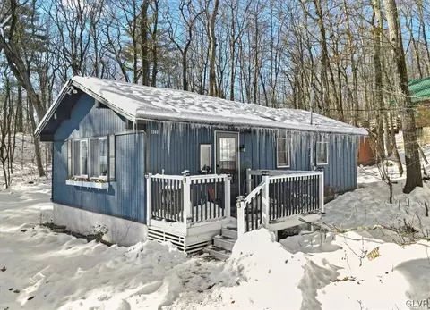 1240 Valley Dr, East Stroudsburg, PA 18302