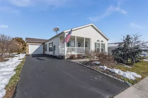 691 San Simeon Pl, Forks Twp, PA 18040