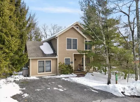 383 Aspen Ct, Tannersville, PA 18372