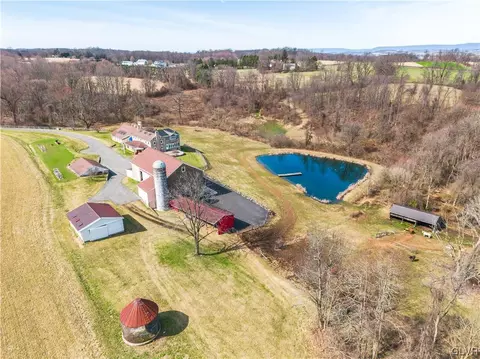 97 Fredericksville Rd, Mertztown, PA 19539