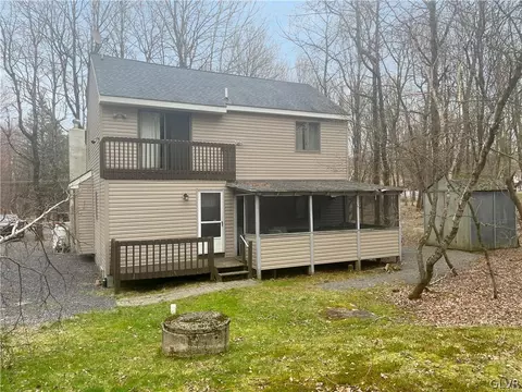 8 Wahoo Ct, Albrightsville, PA 18210