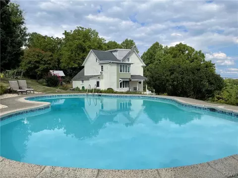 3440 Drifting Dr, Hellertown, PA 18055 photo 3