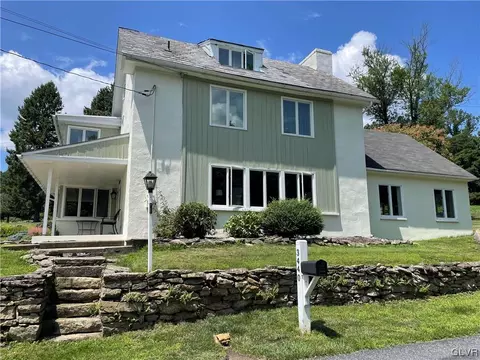 3440 Drifting Dr, Hellertown, PA 18055 photo 2