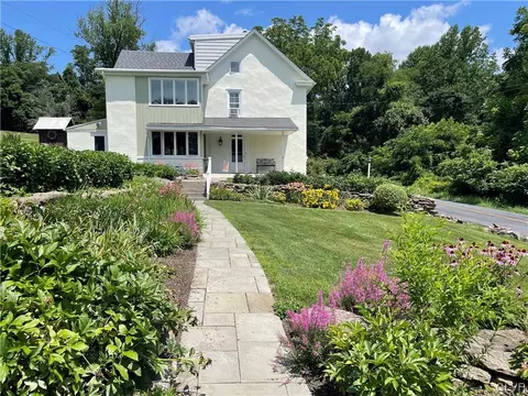 3440 Drifting Dr, Hellertown, PA 18055