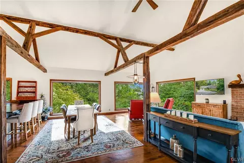 935 Spring Hill Rd, Riegelsville, PA 18077