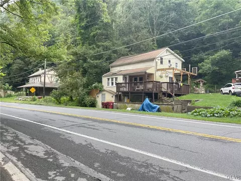 2250 N Delaware Dr, Forks Twp, PA 18040
