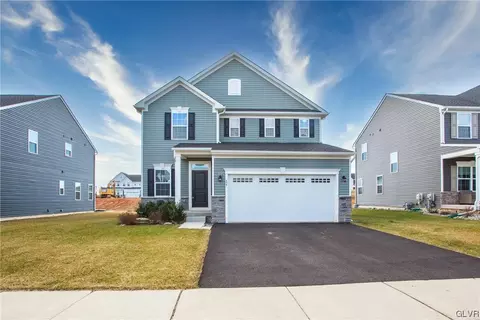 827 Blackheath Ln, Catasauqua, PA 18032